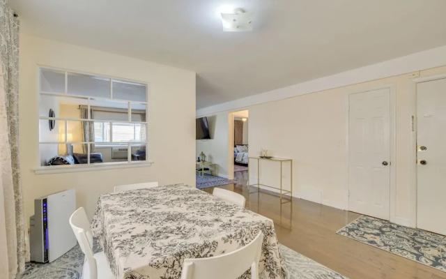 Walk to Train: Convenient Skokie Condo!
