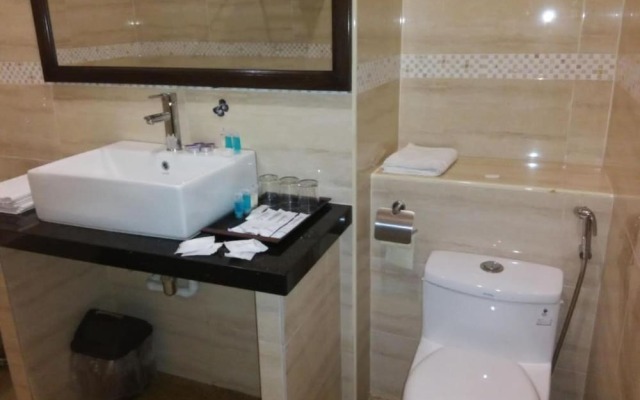 Capital O 90653 Maxwell Inn Boutique Hotel