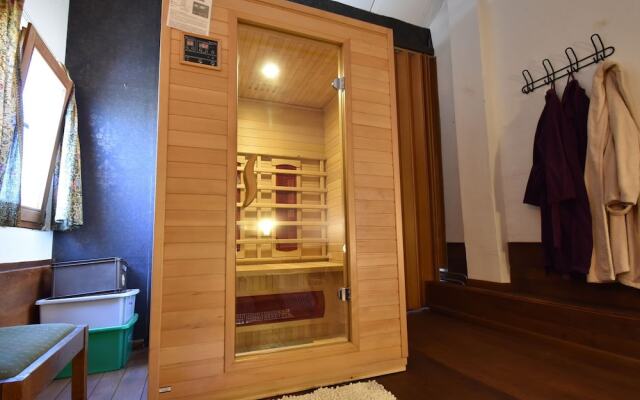 Spacious Holiday Home With Sauna in Celles-sur-plaine