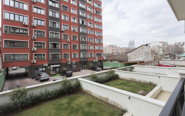 Bright 1bdr Apartment Near Center - Free Parking