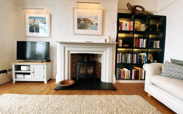 Spectacular Coastal Townhouse in Fowey for 8