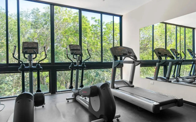 Modern chic 1 bedroom apt w/ rooftop infinity pool