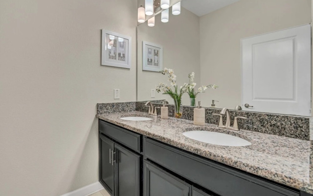 Luxurious Home W/private Pool, Near Disney!