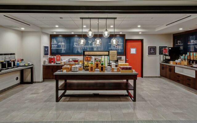 Hampton Inn Fresno Airport