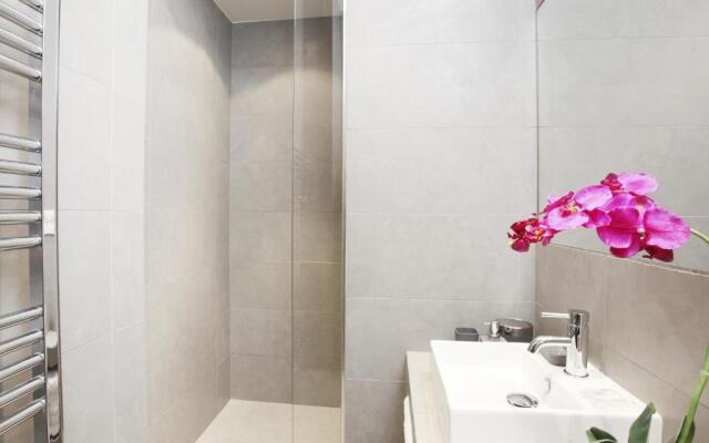 Luxury 3 Bedrooms Le Louvre I by Livinparis