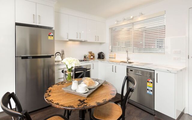 The Manhattan - Central & Sophisticated