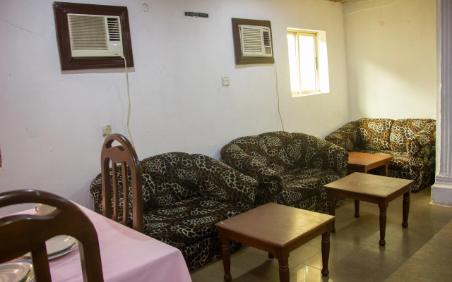 Creme Suites & Hotel