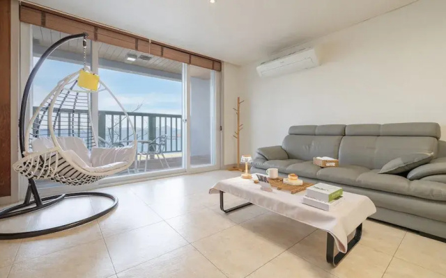 Geoje Beachwhite Pension