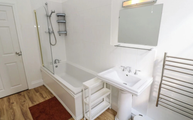 2 Regent Mews