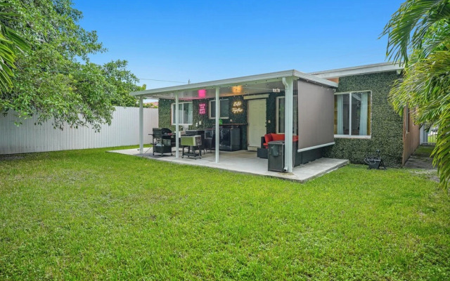 4 to 23 Guests GameRoom 2 Kitchens BAR BBQ