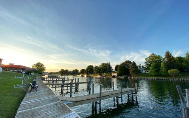 Fleetwood Inn & Suites