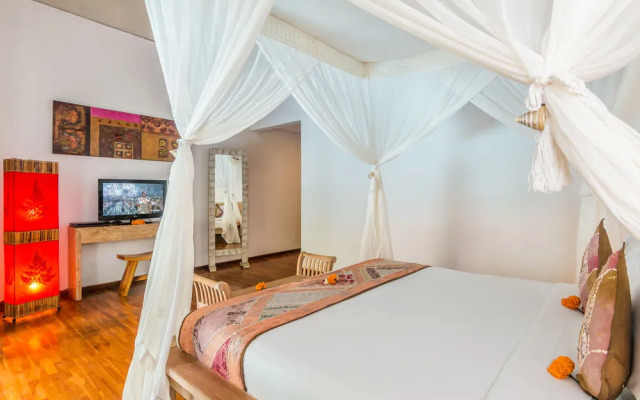 THE BOTANICAL 6 BED LUXURY 900 meter from beach
