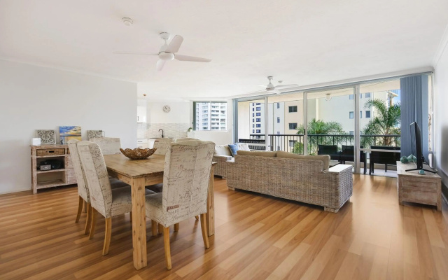 Rainbow Commodore Apartments – Guest Rooms – Gold Coast