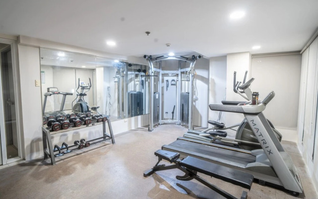 Gilmore Tower Suites By SMS Hospitality
