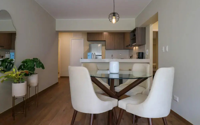 w Radiant 2BR w Great Balcony Near Kennedy Park