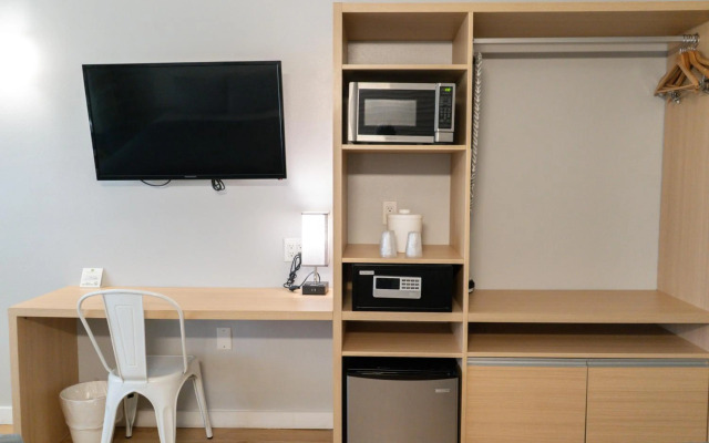 Hotel Room Near Disney 4 People