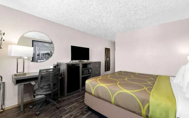 Super 8 Goodyear/Phoenix Area