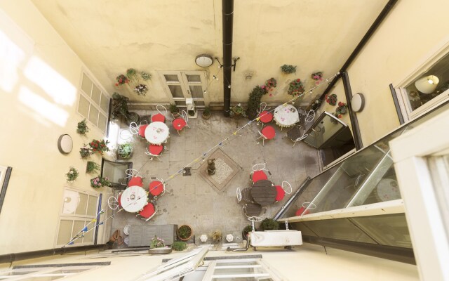 Lady Hamilton Hotel