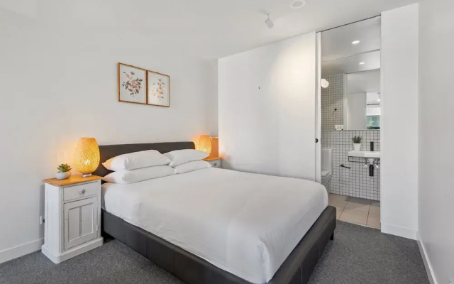 Sleek South Melbourne Pad, 1-bed by Albert Park