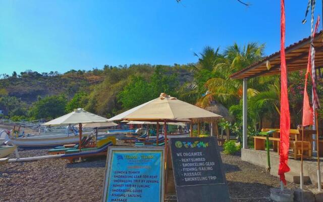 COCONUT BEACH BUNGALOWS & WARUNG Exst TemanTeman 2