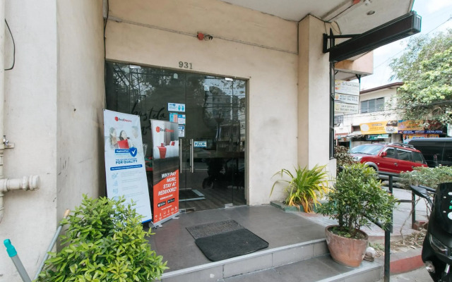 RedDoorz near Quirino Station