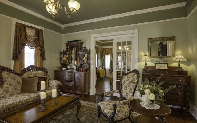 Victorian House Bed & Breakfast