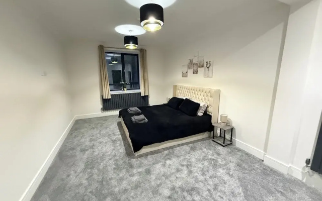 Luxury Home 5 Bedroom 3 Bathroom Games Room Parking