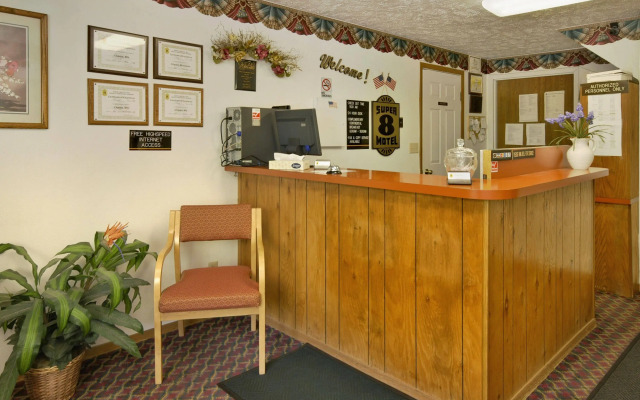 Super 8 by Wyndham Chaska