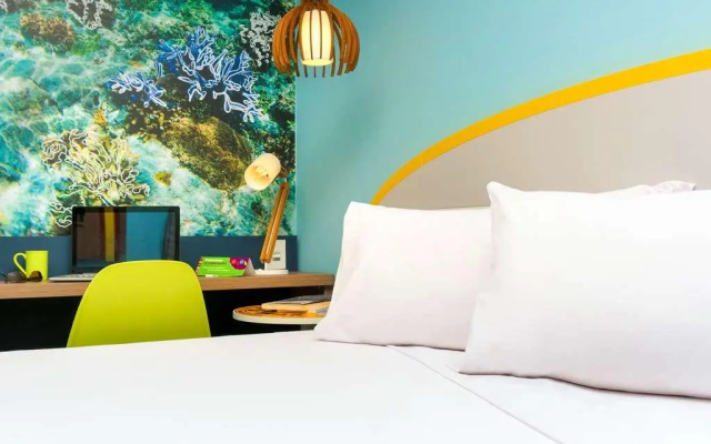 Golden Tulip Guarujá (Former Delphin Surf Hotel)