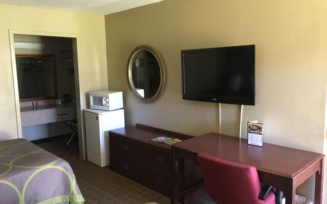 Super 8 by Wyndham Biloxi