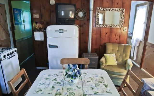 #3 - Chantilly 2 Bedroom Cabin by RedAwning