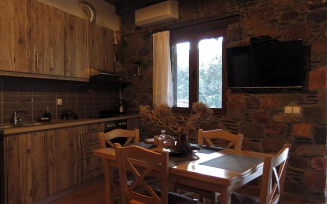 "PefkoPetro" Traditional House