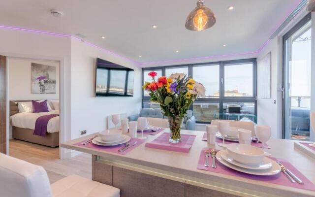 Central Penthouse with Hot Tub & Views 22
