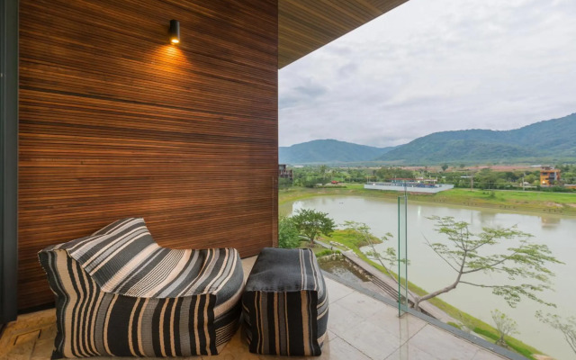 Atta Lakeside Resort Suite