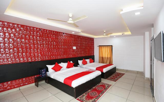 OYO Flagship 19894 Hotel Ayan Guest House