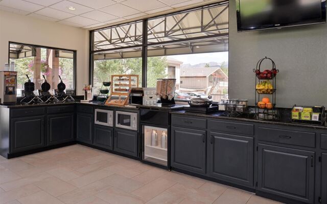 Best Western Alpenglo Lodge