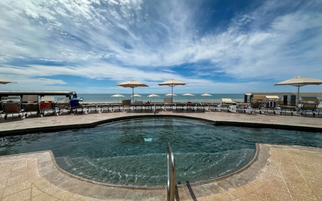 Has it all Beachfront Retreat With Stunning Views