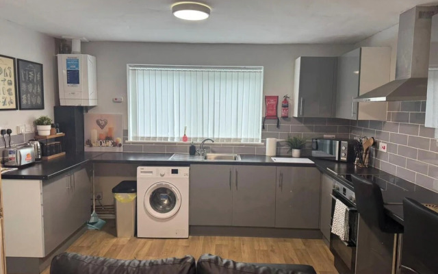 4 Bed Apartment in Warwick