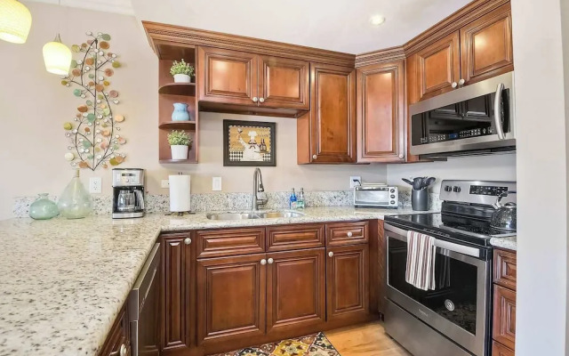 Southern Exposure w/ Private Balcony