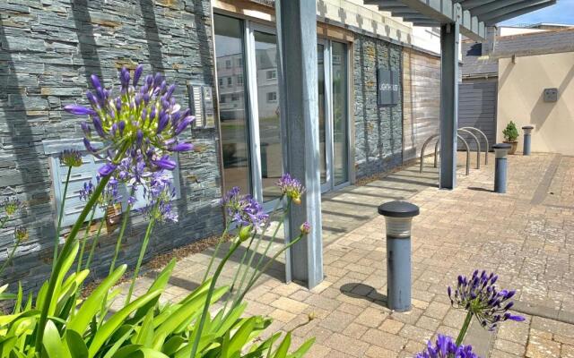 Ground Floor 2-Bedroom Apartment - Fistral Beach