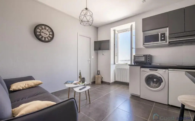 Appartement les pieds dans le sable, vue mer