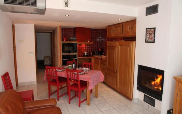 Apartment Ecureuil 200m2, 6 bedrooms - Living room with fireplace