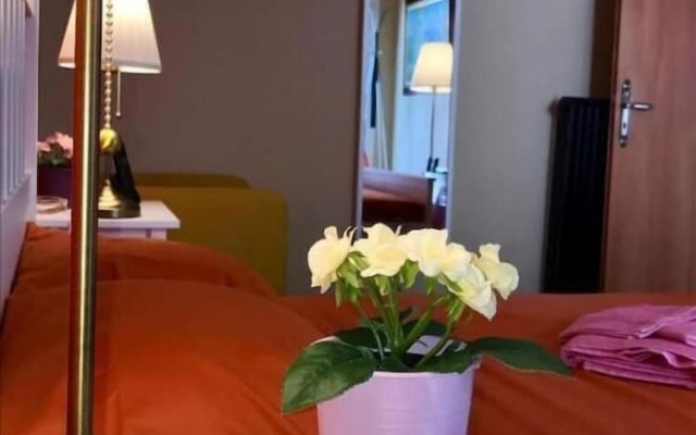 Central Stylish 1 Double Bed Flat