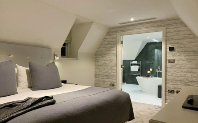 Barnett Hill - Luxury Hotel