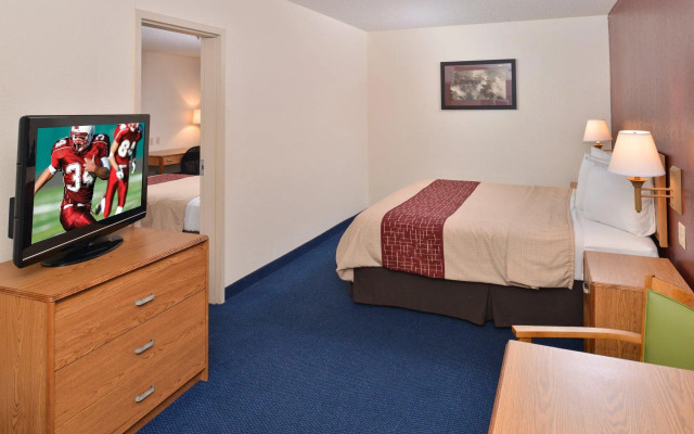 Red Roof Inn Clyde