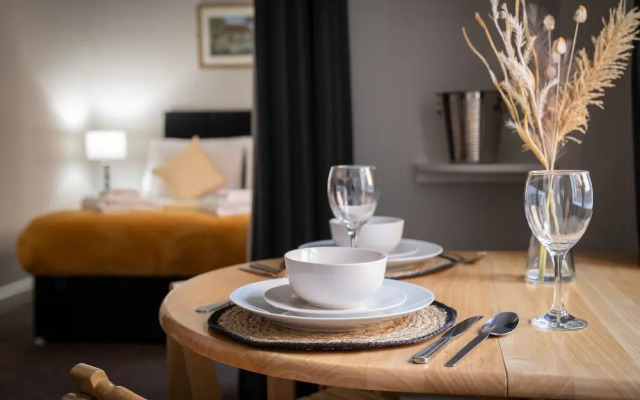 Coasters Hotel & Apartments