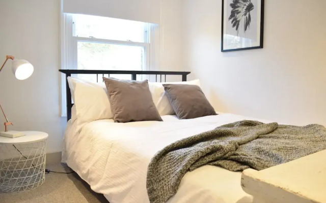 3 Bedroom Apartment in Brixton