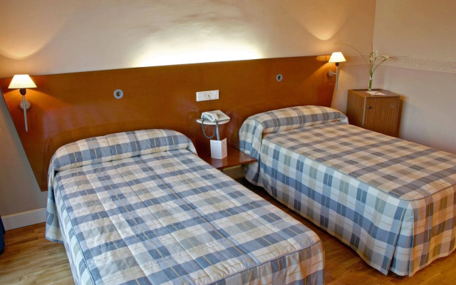 Hotel Azar