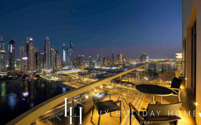 LUX The Marina Vista Beachfront Suite 2