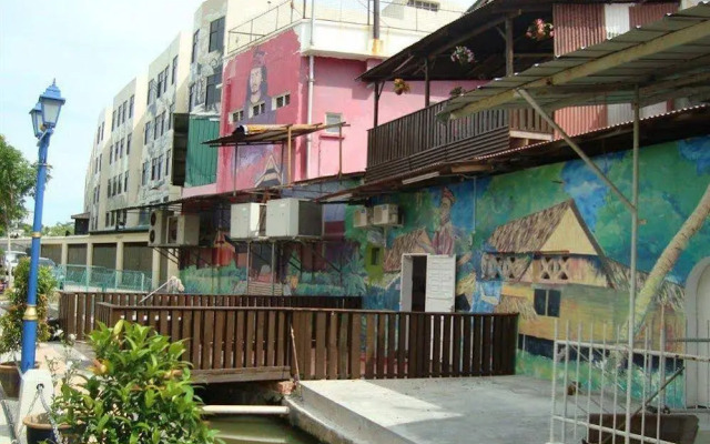 River Golden House - Hostel